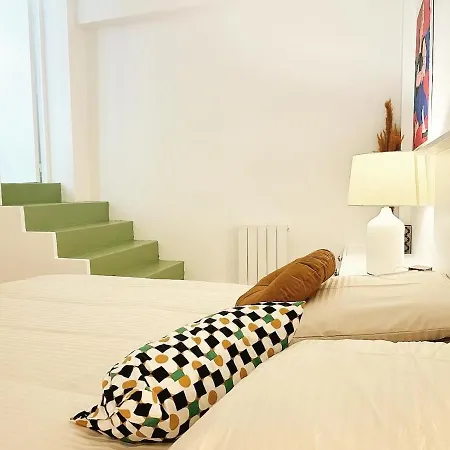 Petite Maison A La Tour Eiffel