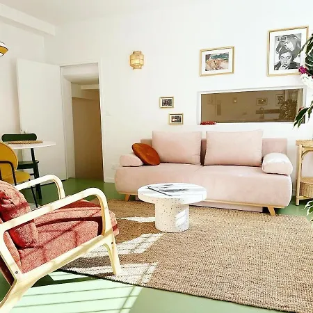 Appartement Petite Maison A La Tour Eiffel